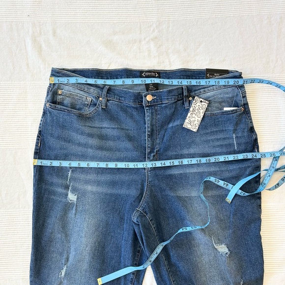 NWT Women's Nanette Lepore Women's Plus Belle High Rise Skinny Straight Jean - Picture 2 of 12